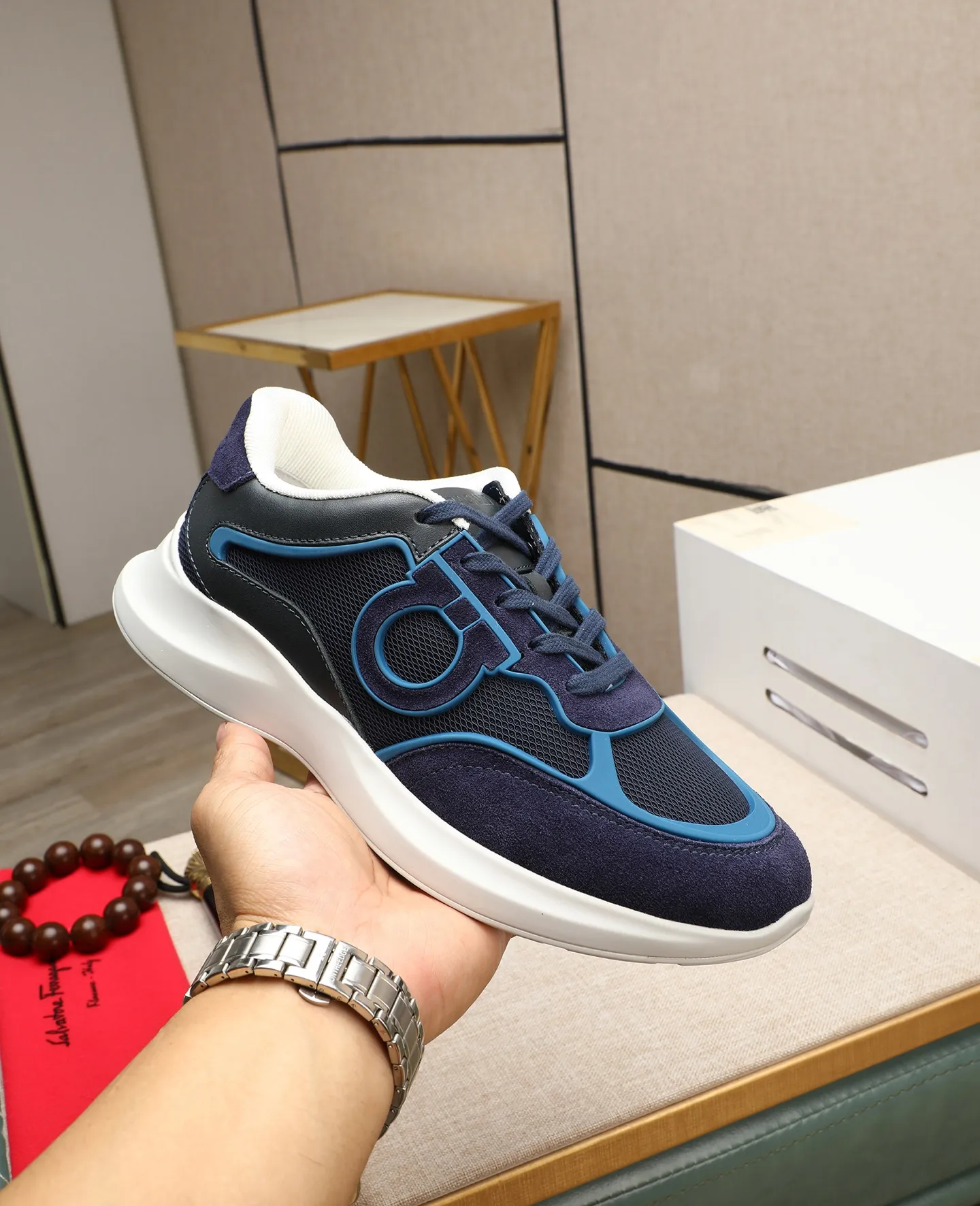 Men's shoes 💰700 📛📛 Salvatore Ferragamo is the world's top luxury footwear brand. It comes from the fashion kingdom of Italy. It is famous all over the world for its traditional handmade design and novel styles... 🚶🏻🚶🏻New suit shoes are available simultaneously at the counter. This model is purely handmade. The fabric is imported from Italy and original first-layer cowhide. Mesh + cowhide lining. Original authentic outsole🌀🌀Size: 39➖44 (38 45 customized)